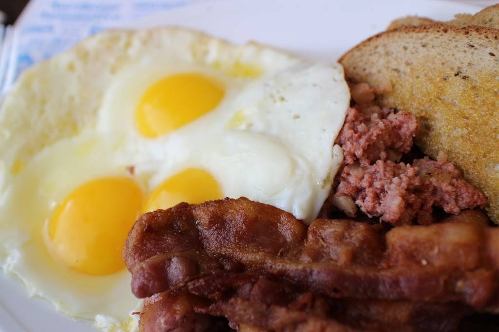 Lenzs Country Side Restaurant | restaurant | 13940 9 Mile Rd, Kaleva, MI 49645, USA | 2313623116 OR +1 231-362-3116