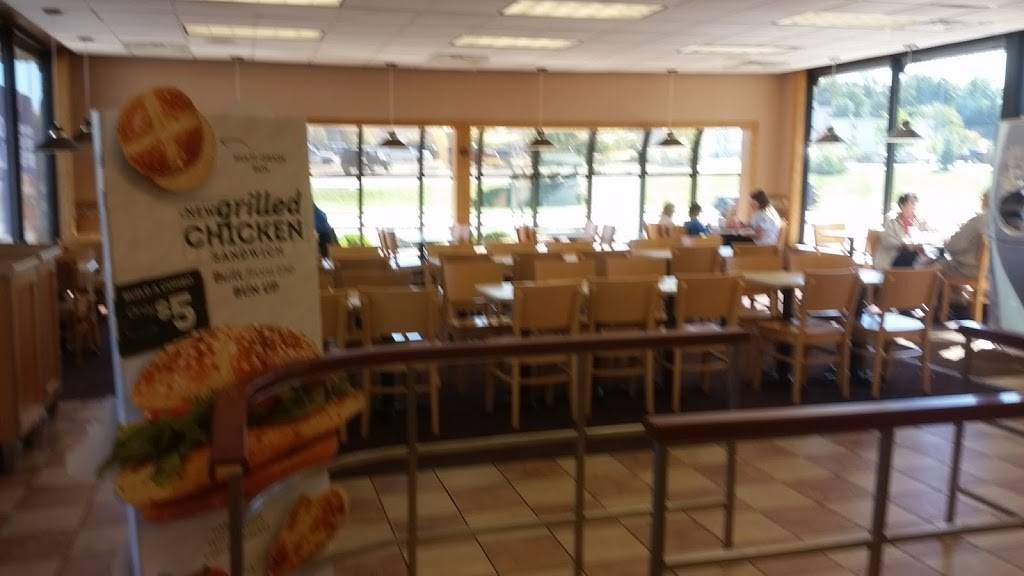 Wendys | restaurant | 608 S College Mall Rd, Bloomington, IN 47401, USA | 8123398428 OR +1 812-339-8428