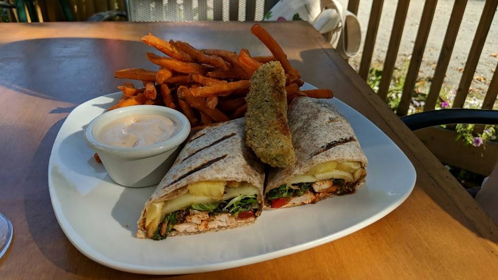 Castle Blue | restaurant | 3063 Muskoka District Road 169, Bala, ON P0C 1A0, Canada | 7053312328 OR +1 705-331-2328