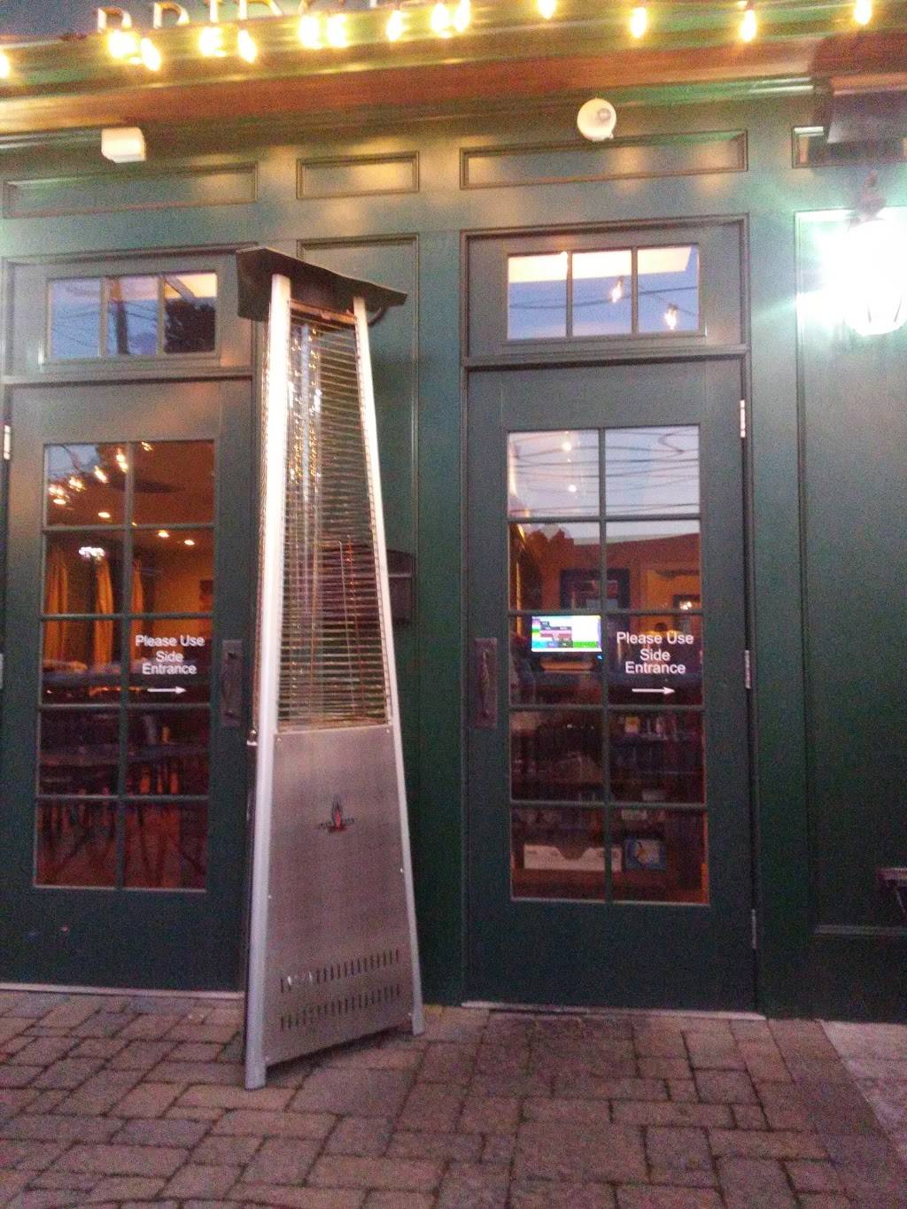 Bridge House Restaurant | restaurant | 49 Bridgeport Ave, Milford, CT 06460, USA | 2038782800 OR +1 203-878-2800