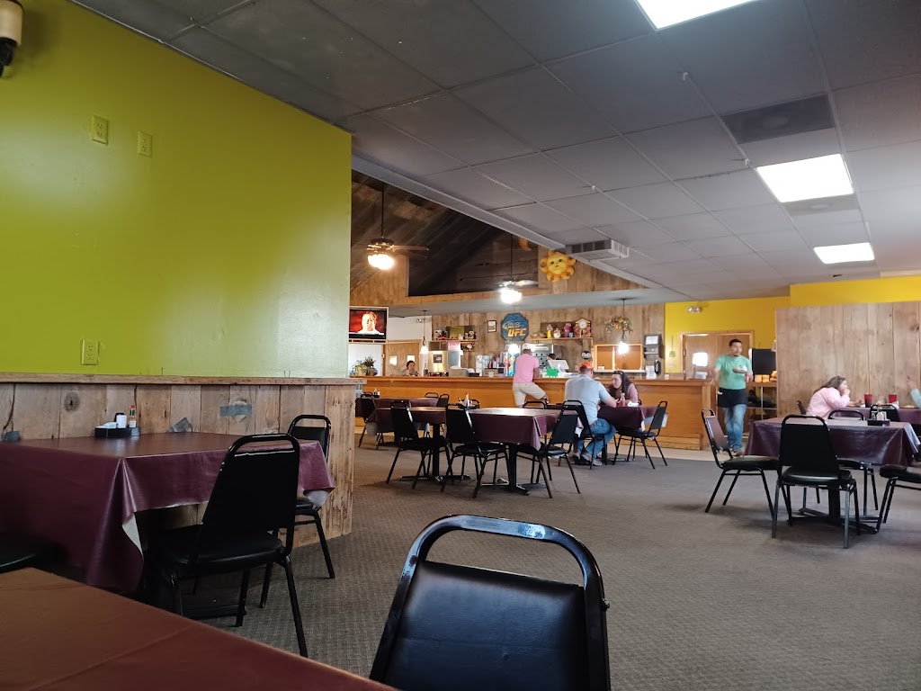 El Torino | restaurant | 674 W North Ave, Johnson City, KS 67855, USA | 6204922300 OR +1 620-492-2300