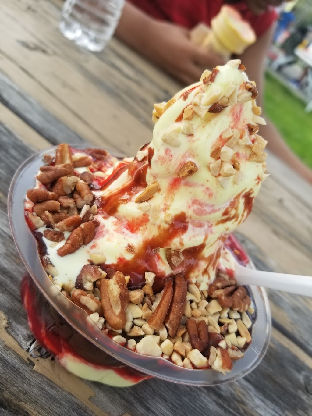 Bee Queen Dairy & Grill | meal takeaway | 14700 E 9 Mile Rd, Eastpointe, MI 48021, USA | 3137075760 OR +1 313-707-5760