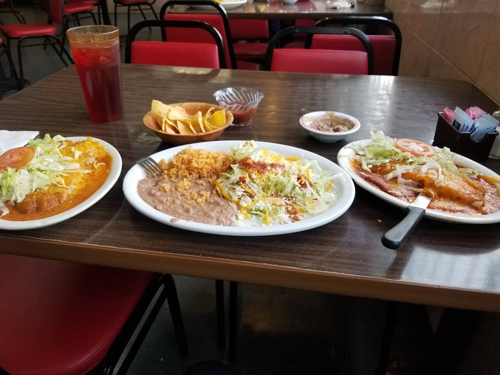 El Indio Mexican Food Restaurant | restaurant | 3355 S 6th Ave, Tucson, AZ 85713, USA | 5206200504 OR +1 520-620-0504