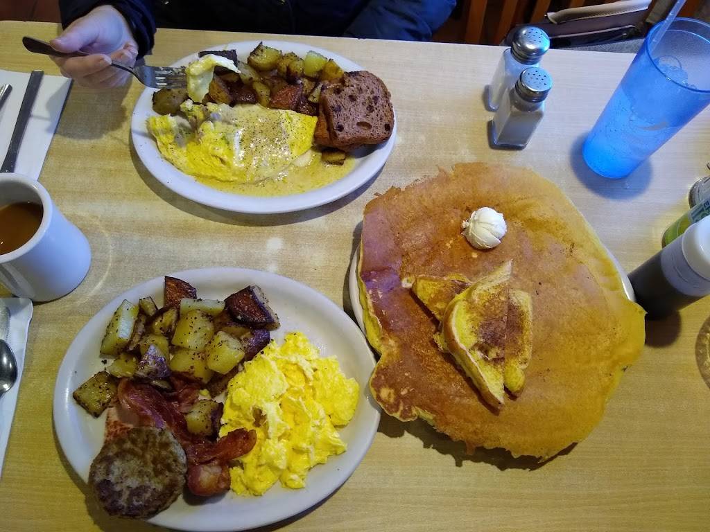 Bessies Lunch | restaurant | 266 NH-125, Brentwood, NH 03833, USA | 6036424132 OR +1 603-642-4132