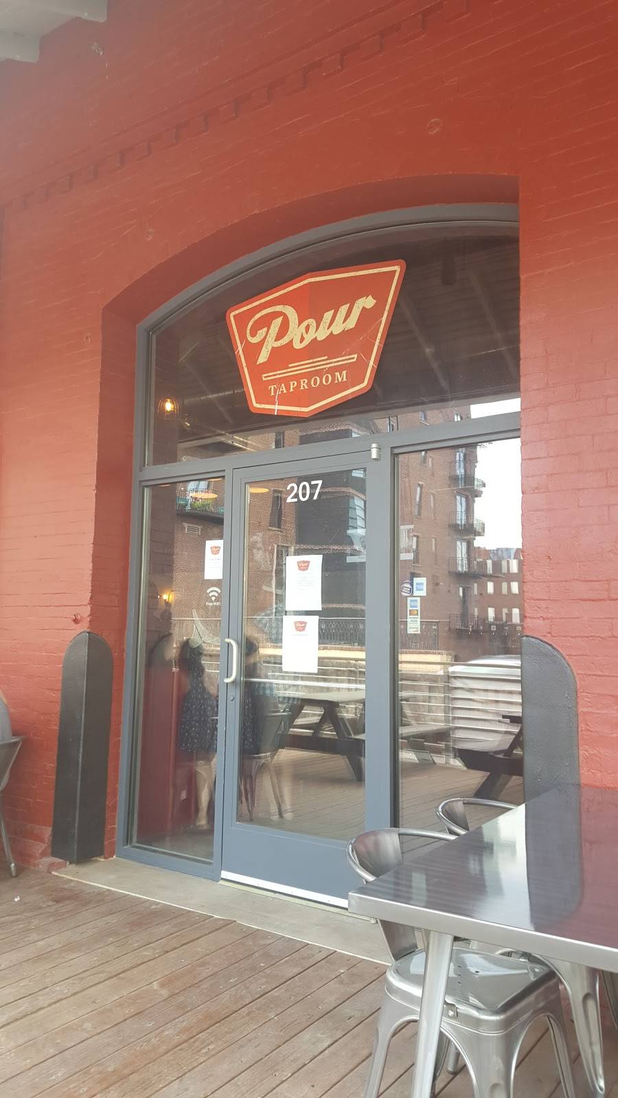 Pour Taproom: Knoxville | restaurant | 207 W Jackson Ave, Knoxville, TN 37902, USA | 8653375726 OR +1 865-337-5726