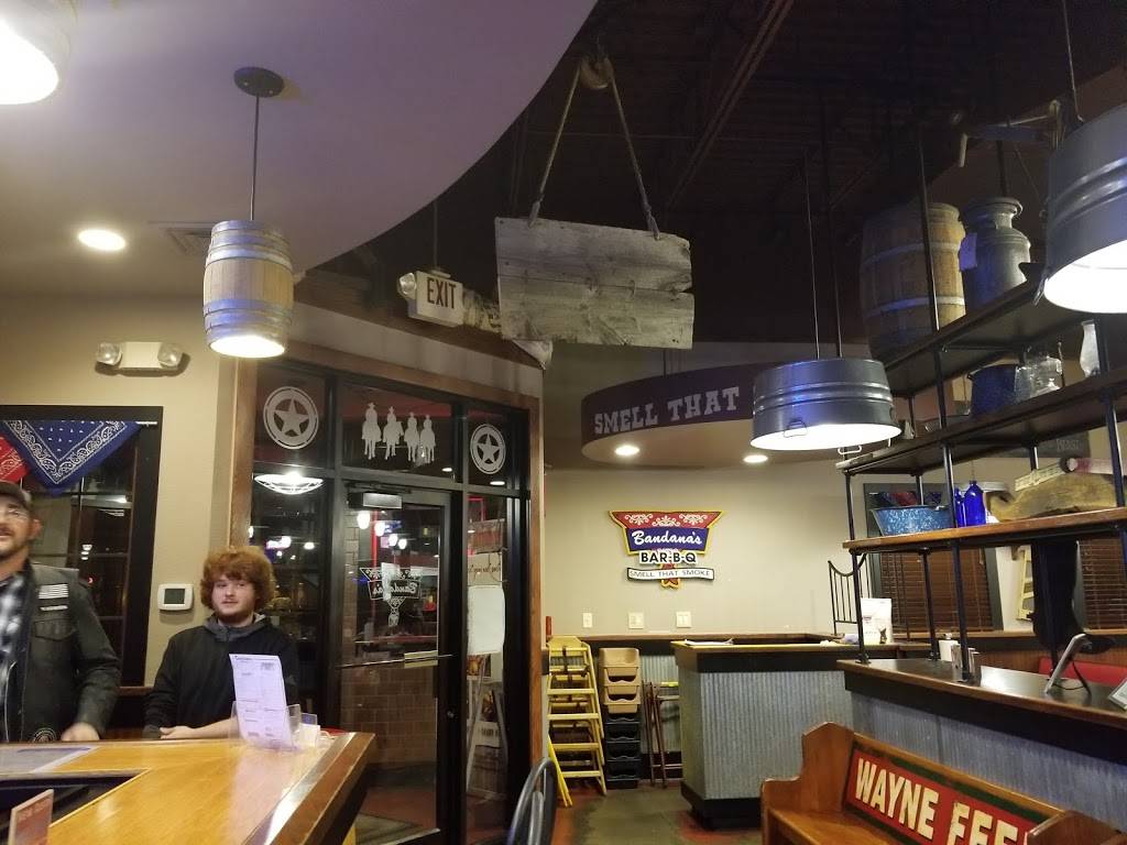 Bandanas Bar-B-Q | restaurant | 308 S 44th St, Mt Vernon, IL 62864, USA | 6183156550 OR +1 618-315-6550