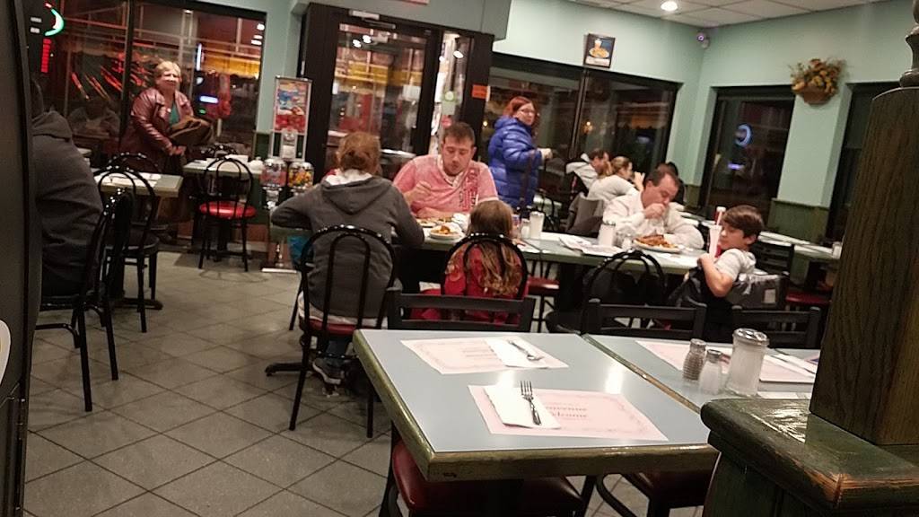 Restaurant Rest-Poutine | restaurant | 554 Boulevard du, Boulevard Curé-Labelle, Blainville, QC J7C 2L5, Canada | 4504355468 OR +1 450-435-5468