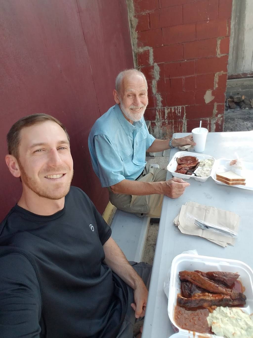 Buddys Bar-B-Que | restaurant | 411 1st St N, Alabaster, AL 35007, USA | 2056636993 OR +1 205-663-6993