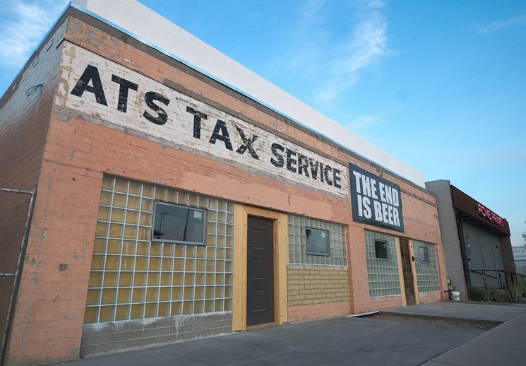 Gracies Tax Bar | restaurant | 711 N 7th Ave, Phoenix, AZ 85007, USA | 6023660111 OR +1 602-366-0111