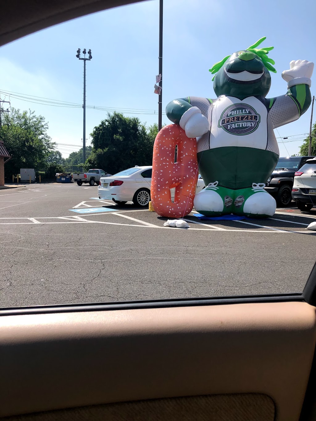 Philly Pretzel Factory | bakery | Parkwood Shopping Center, 12363 Academy Rd, Philadelphia, PA 19154, USA | 2156372636 OR +1 215-637-2636