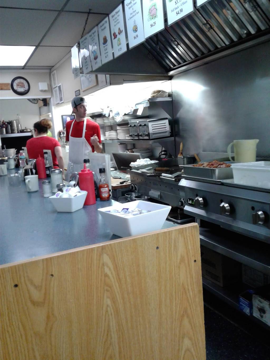 Liberty Lunch | restaurant | 732 Central Ave, Pawtucket, RI 02861, USA | 4017258396 OR +1 401-725-8396