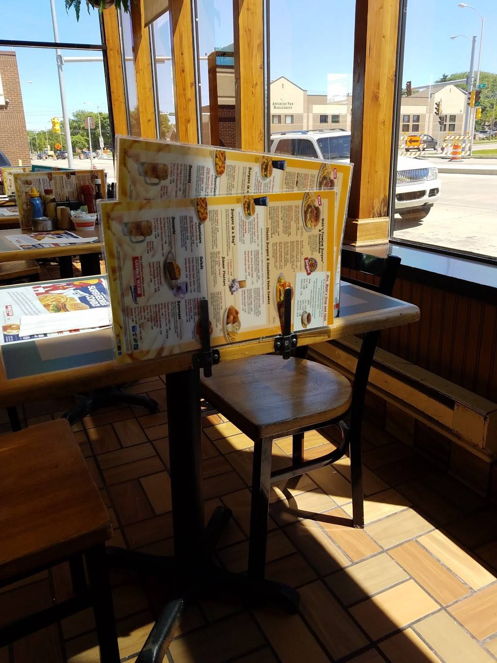 George Webb Restaurant | restaurant | 9207 W Capitol Dr, Milwaukee, WI 53222, USA | 4144649631 OR +1 414-464-9631