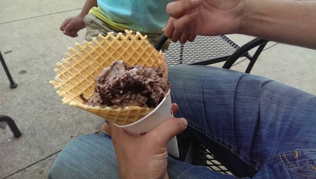 Cold Stone Creamery | bakery | 7080 Mannheim Rd, Rosemont, IL 60018, USA | 8478246670 OR +1 847-824-6670