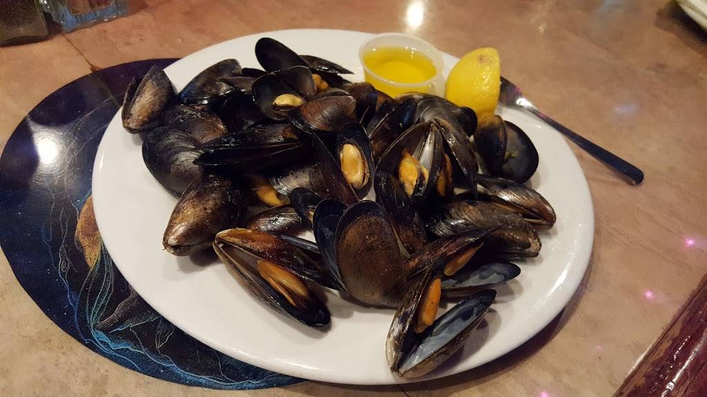 Dellis Restaurant Bar & Grill | restaurant | 8776 Philadelphia Rd, Rosedale, MD 21237, USA | 4109181600 OR +1 410-918-1600