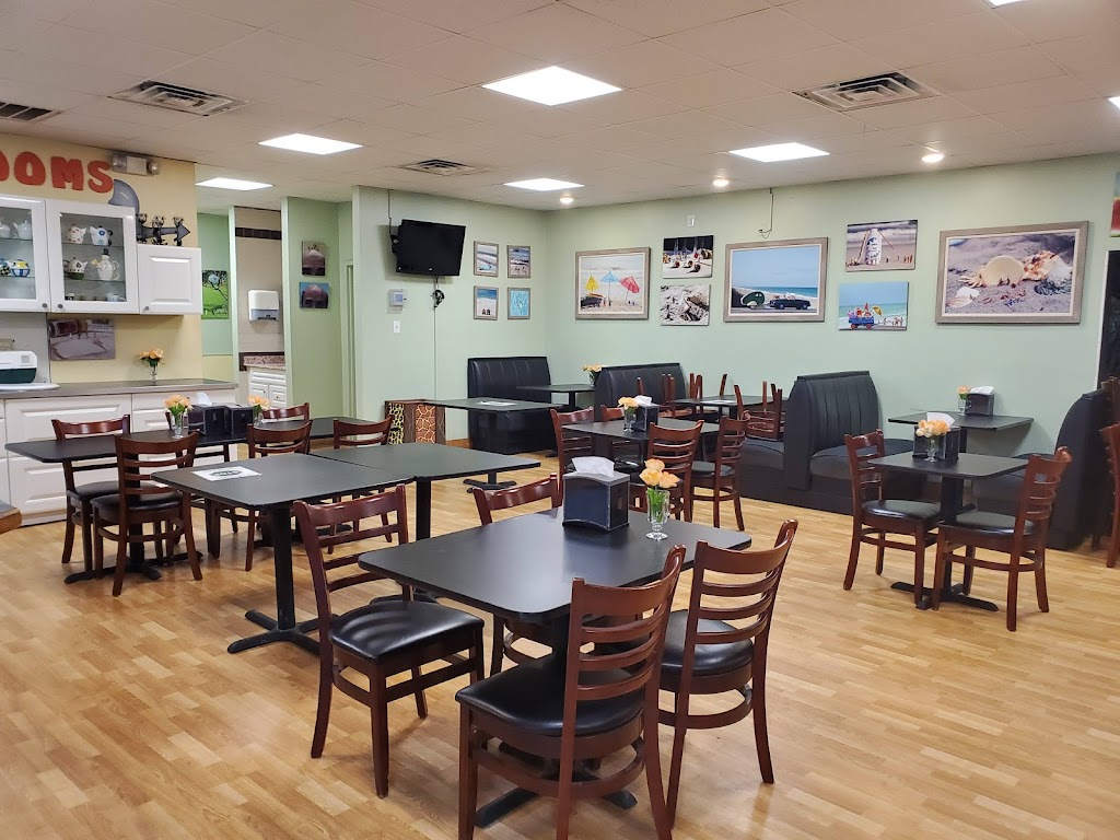 Holiday, Food Mart | restaurant | 909 General Booth Blvd, Virginia Beach, VA 23451, USA | 7574912550 OR +1 757-491-2550