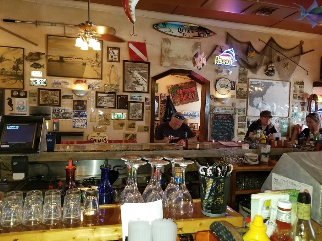 Hurricane Alley | restaurant | 529 E Ocean Ave, Boynton Beach, FL 33435, USA | 5613644008 OR +1 561-364-4008