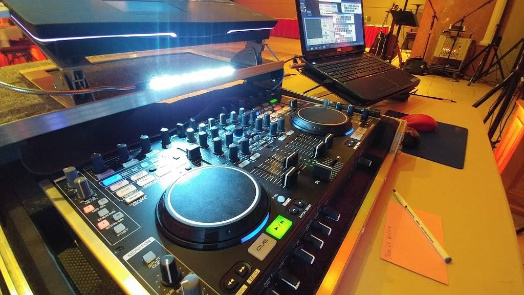 Beaujolais (Au) | restaurant | 839 Rue Saint-Louis, Gatineau, QC J8T 2S7, Canada | 8195612614 OR +1 819-561-2614