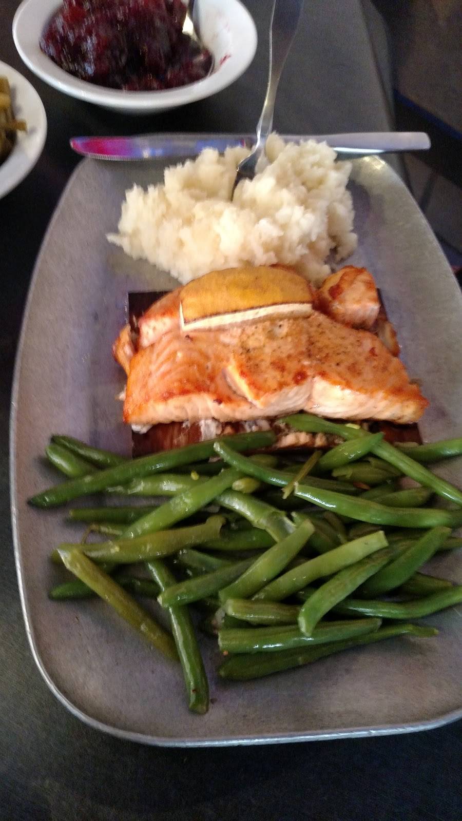 Rogers Roost | restaurant | 33626 Schoenherr Rd, Sterling Heights, MI 48312, USA | 5869797550 OR +1 586-979-7550