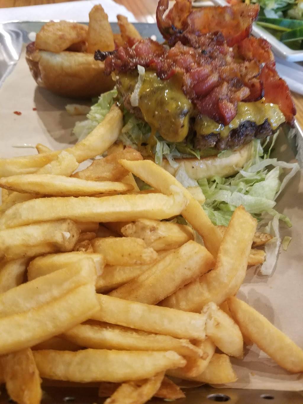 Chilis Bar & Grill | restaurant | 2400 Yankee Clipper Dr, Jacksonville, FL 32218, USA | 9047410040 OR +1 904-741-0040