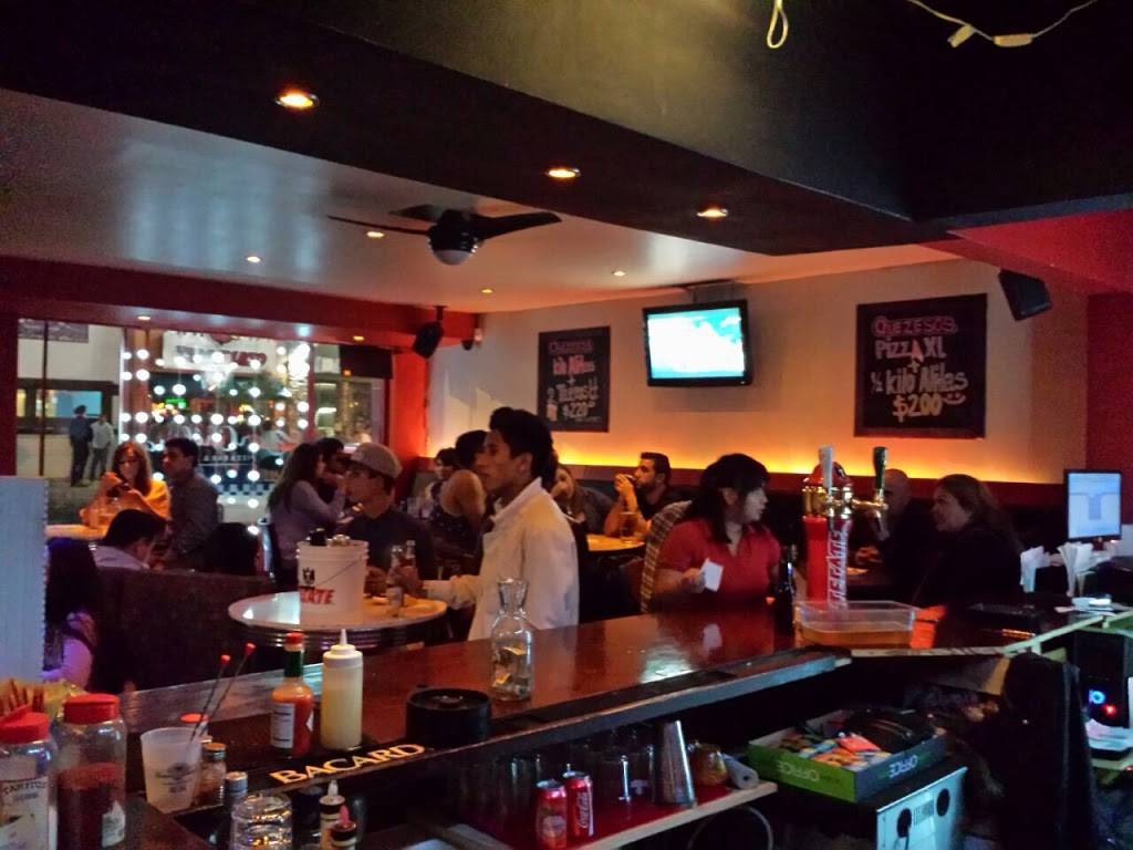 Quezesos Barchelona Pizza Bar | restaurant | Av. Ruiz 92, Zona Centro, 22800 Ensenada, B.C., Mexico | 016461743330 OR +52 646 174 3330