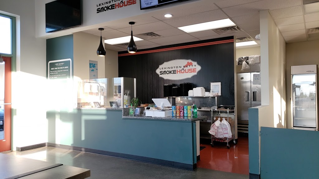 Lexington Betty Smokehouse | restaurant | 756 E 111th St, Chicago, IL 60628, USA | 7089275614 OR +1 708-927-5614