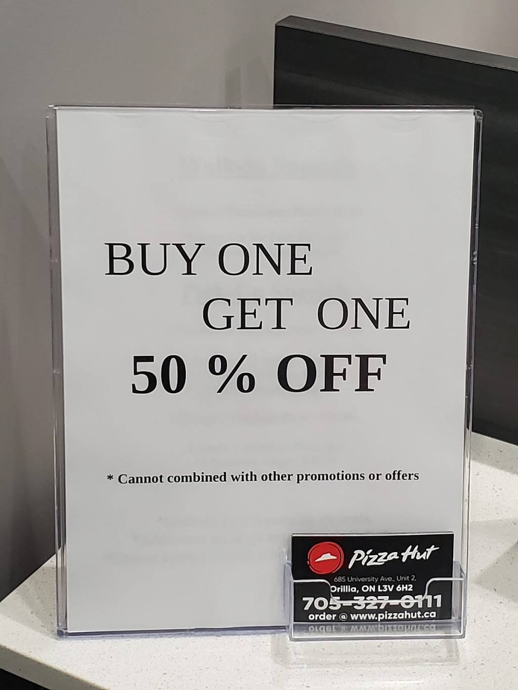 Pizza Hut | meal delivery | 685 University Ave Unit 3, Orillia, ON L3V 6H2, Canada | 7053270111 OR +1 705-327-0111