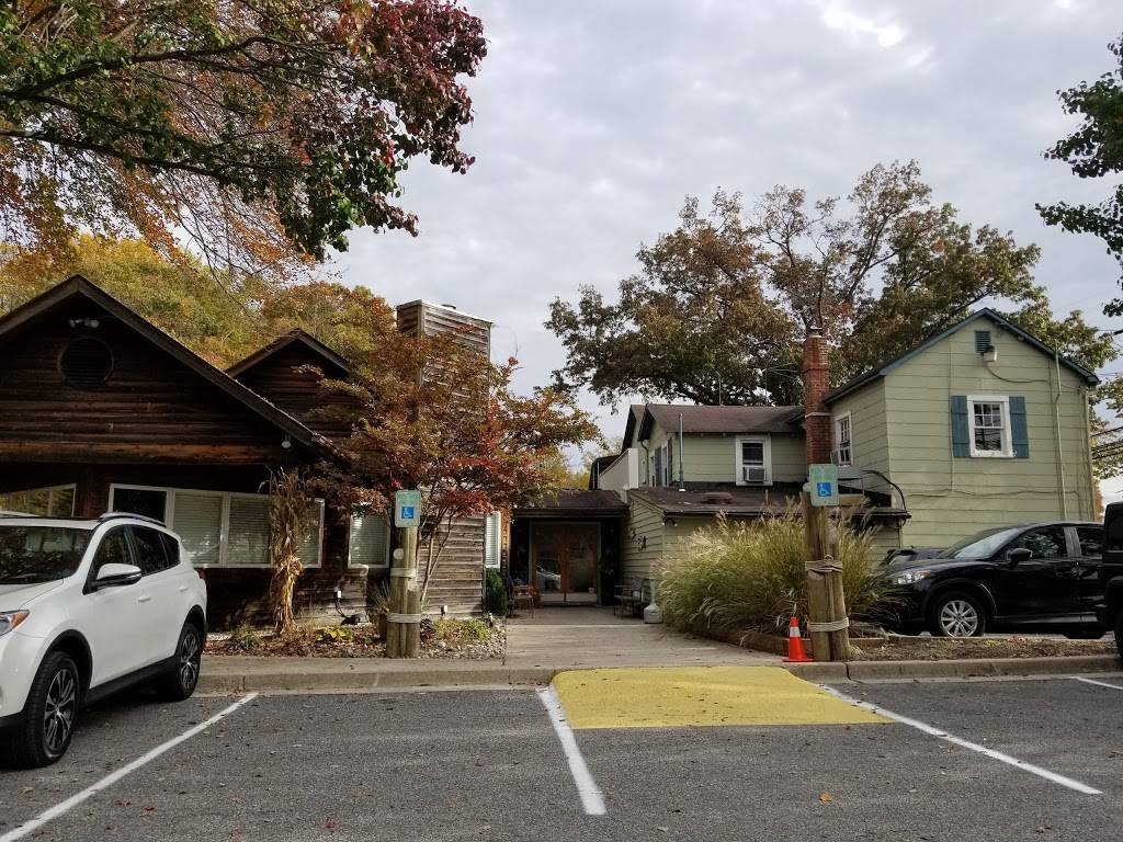 Lures Bar and Grille | restaurant | 1397 Generals Hwy, Crownsville, MD 21032, USA | 4109231606 OR +1 410-923-1606