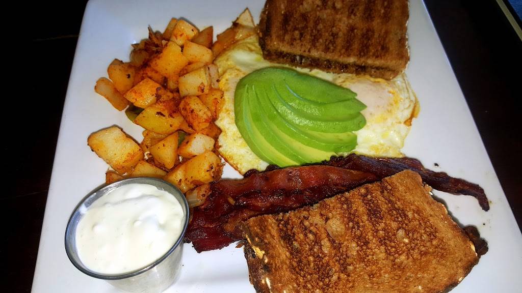 Hennesseys Grill | restaurant | 143 Main St, Seal Beach, CA 90740, USA | 5625986456 OR +1 562-598-6456