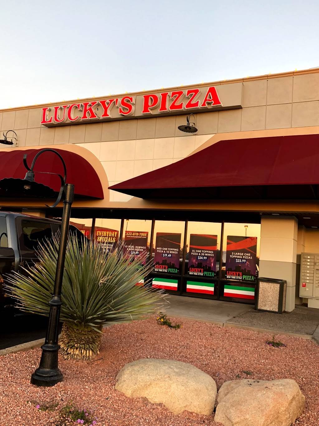 Luckys Pizza | restaurant | 6630 W Cactus Rd B108, Glendale, AZ 85304, USA | 6238787888 OR +1 623-878-7888