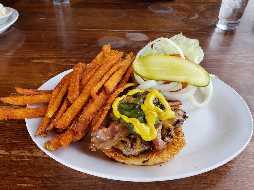 The Olde Ice House | restaurant | 1925 Lakehurst Rd, Buckhorn, ON K0L 1J0, Canada | 7056571131 OR +1 705-657-1131