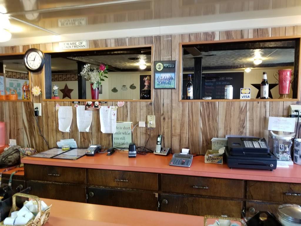 Dads Place | restaurant | 1104 3rd St, Three Rivers, MI 49093, USA | 2692797175 OR +1 269-279-7175