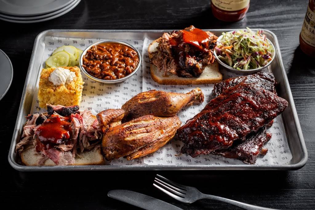 Smoke Daddy BBQ - Wrigleyville | restaurant | 3636 N Clark St, Chicago, IL 60613, USA | 7732272583 OR +1 773-227-2583