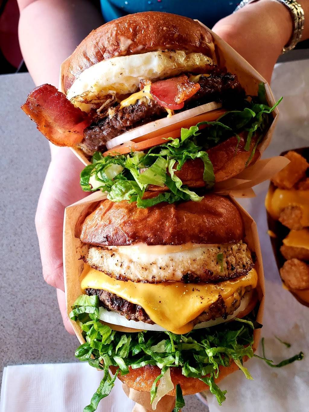 bunz | restaurant | 7491 Center Ave, Huntington Beach, CA 92647, USA | 7147667060 OR +1 714-766-7060