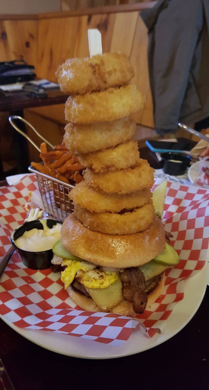 Wild Wing | restaurant | 20865 Dalton Rd, Sutton, ON L0E 1R0, Canada | 9057228100 OR +1 905-722-8100