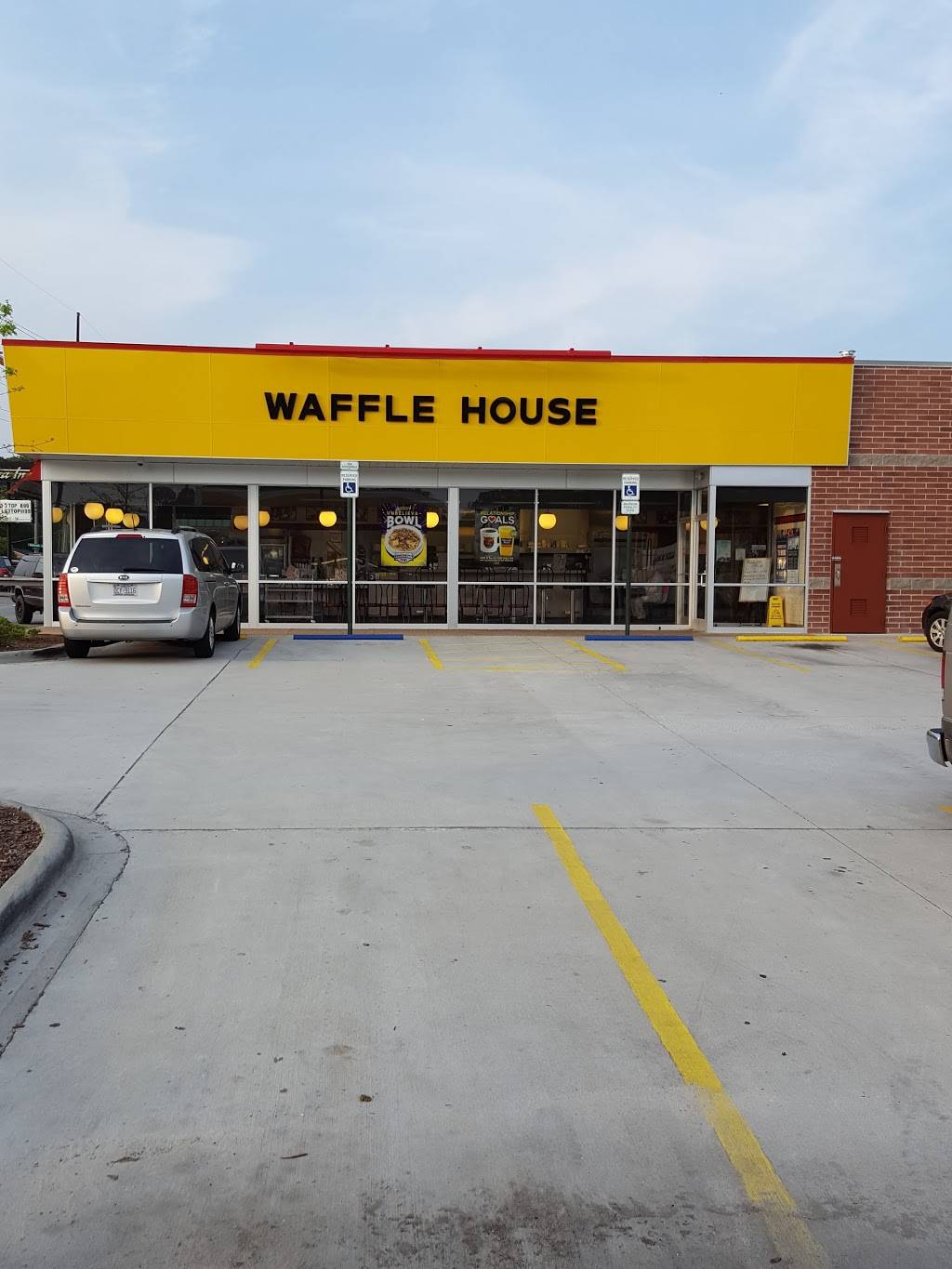 Waffle House | meal takeaway | 1930 Greenville Blvd SE, Greenville, NC 27859, USA | 2524130400 OR +1 252-413-0400