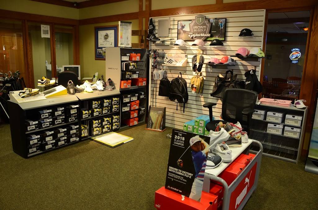 Divots! Bar & Grill | restaurant | 1900 Country Club Dr, Coralville, IA 52241, USA | 3192489300 OR +1 319-248-9300