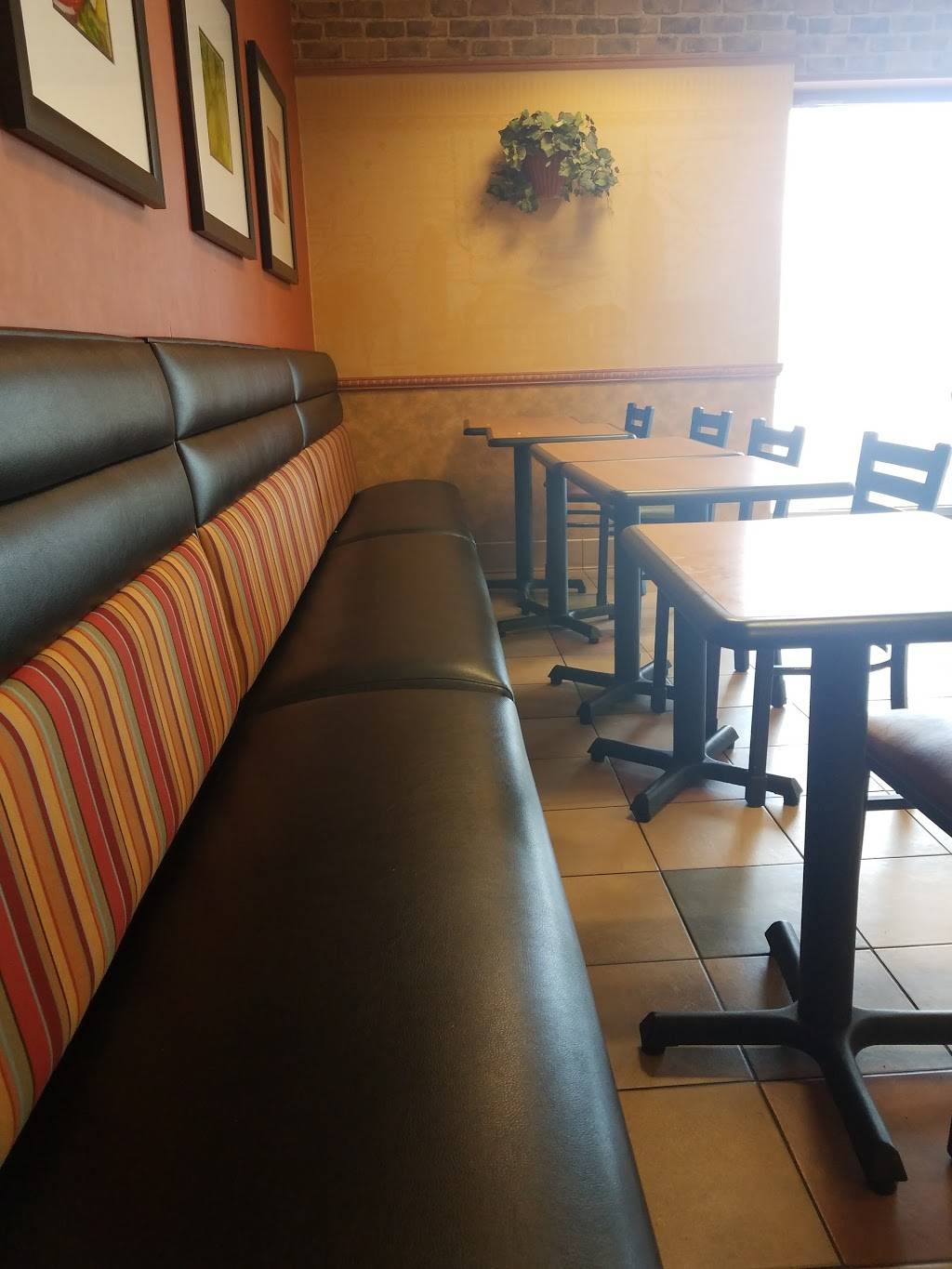 Subway | restaurant | 1105 Main St, Victoria, VA 23974, USA | 4346961400 OR +1 434-696-1400