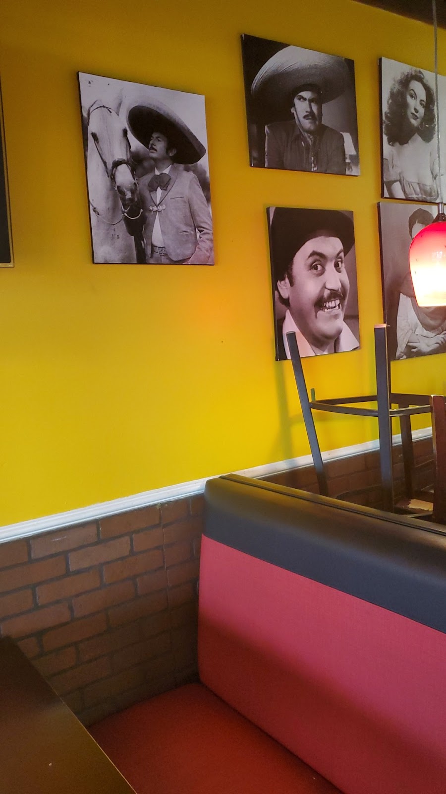 Mama’s Seafood Kitchen | restaurant | 906 E Palmdale Blvd, Palmdale, CA 93550, USA | 6619928233 OR +1 661-992-8233