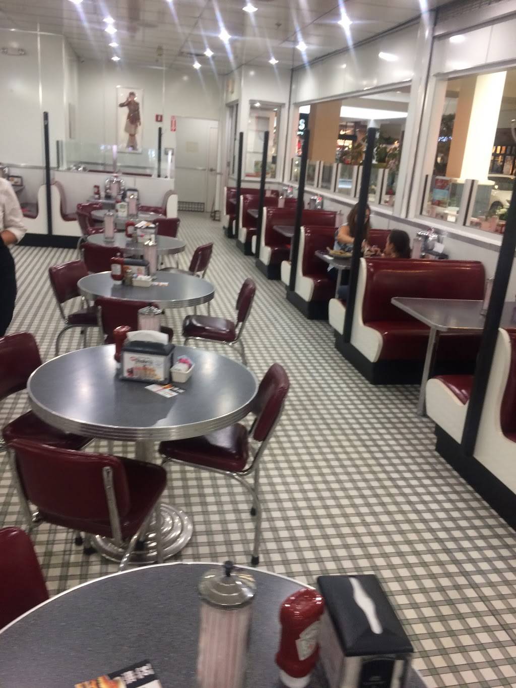 Johnny Rockets | restaurant | 1 Crossgates Mall Rd, Albany, NY 12203, USA | 5188620200 OR +1 518-862-0200