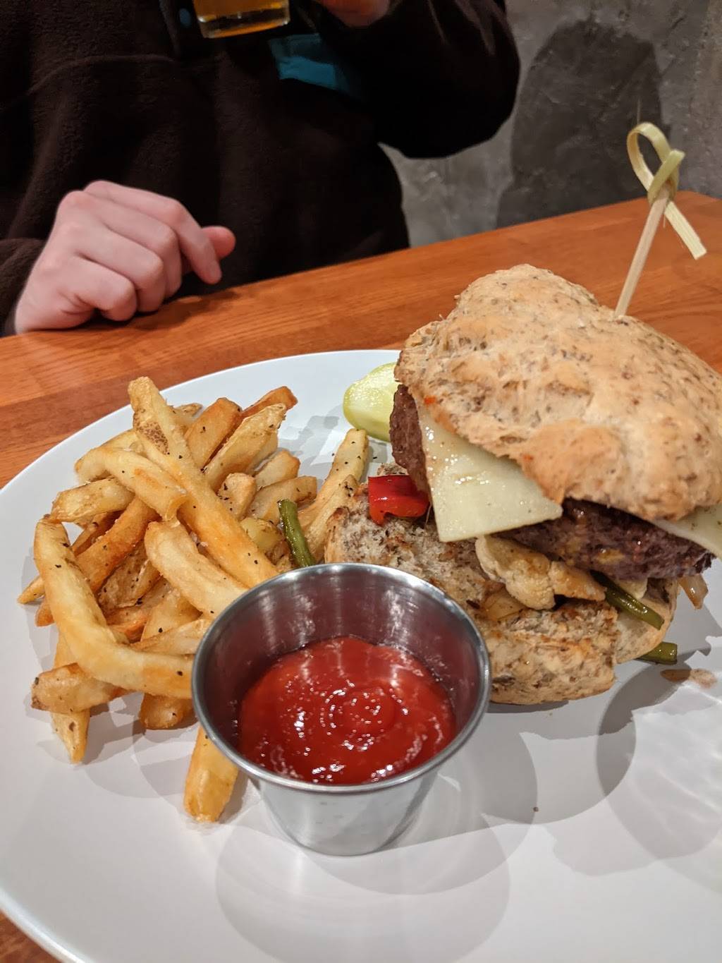 The Maroon Door | restaurant | 418 N Main St, Blacksburg, VA 24060, USA | 5406057418 OR +1 540-605-7418