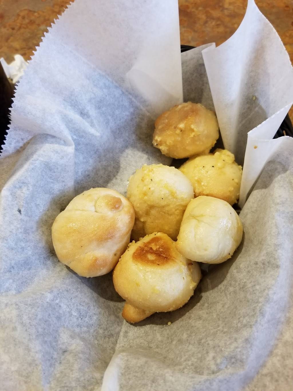 Longos Pizza | restaurant | 8907 Mentor Ave, Mentor, OH 44060, USA | 4409748282 OR +1 440-974-8282