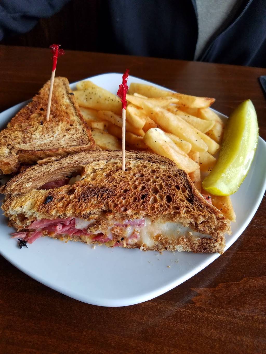 Molly Malones Irish Pub St. Matthews | restaurant | 3900 Shelbyville Rd, St Matthews, KY 40207, USA | 5028822222 OR +1 502-882-2222