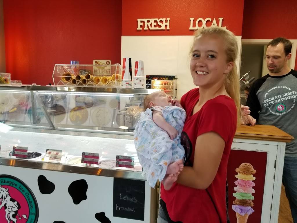 Bridge Street Eatery and Ice Cream | restaurant | 1 N Main St, Mayville, WI 53050, USA | 9206442254 OR +1 920-644-2254