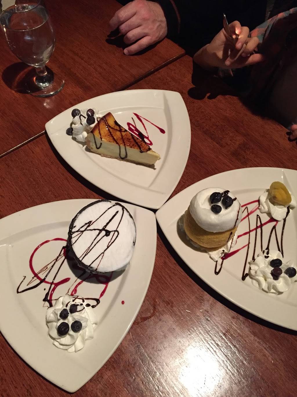 Quattros Italian Restaurant | restaurant | 14 Water St, Guilford, CT 06437, USA | 2034536575 OR +1 203-453-6575