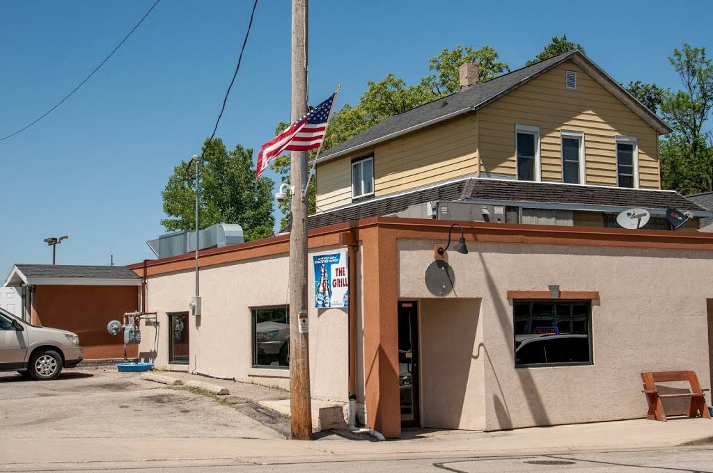 CJs Bar & Grill | restaurant | 538 S Main St, Fall River, WI 53932, USA | 9204843888 OR +1 920-484-3888