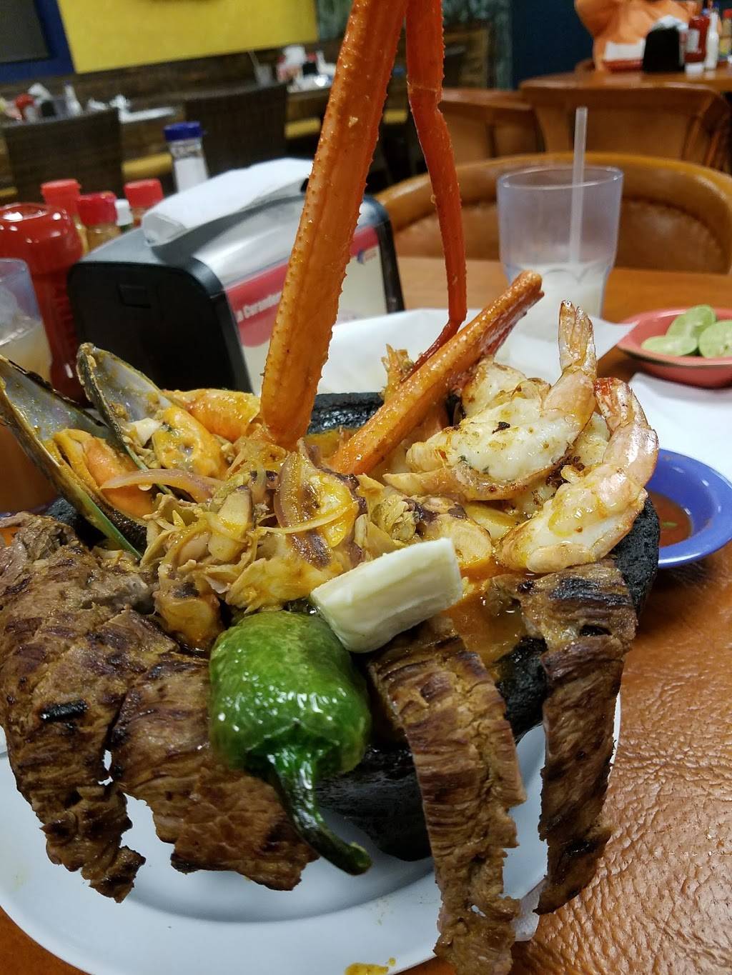 Mariscos Las Islitas | restaurant | 422 S Gateway Dr #108, Madera, CA 93637, USA | 5594818161 OR +1 559-481-8161