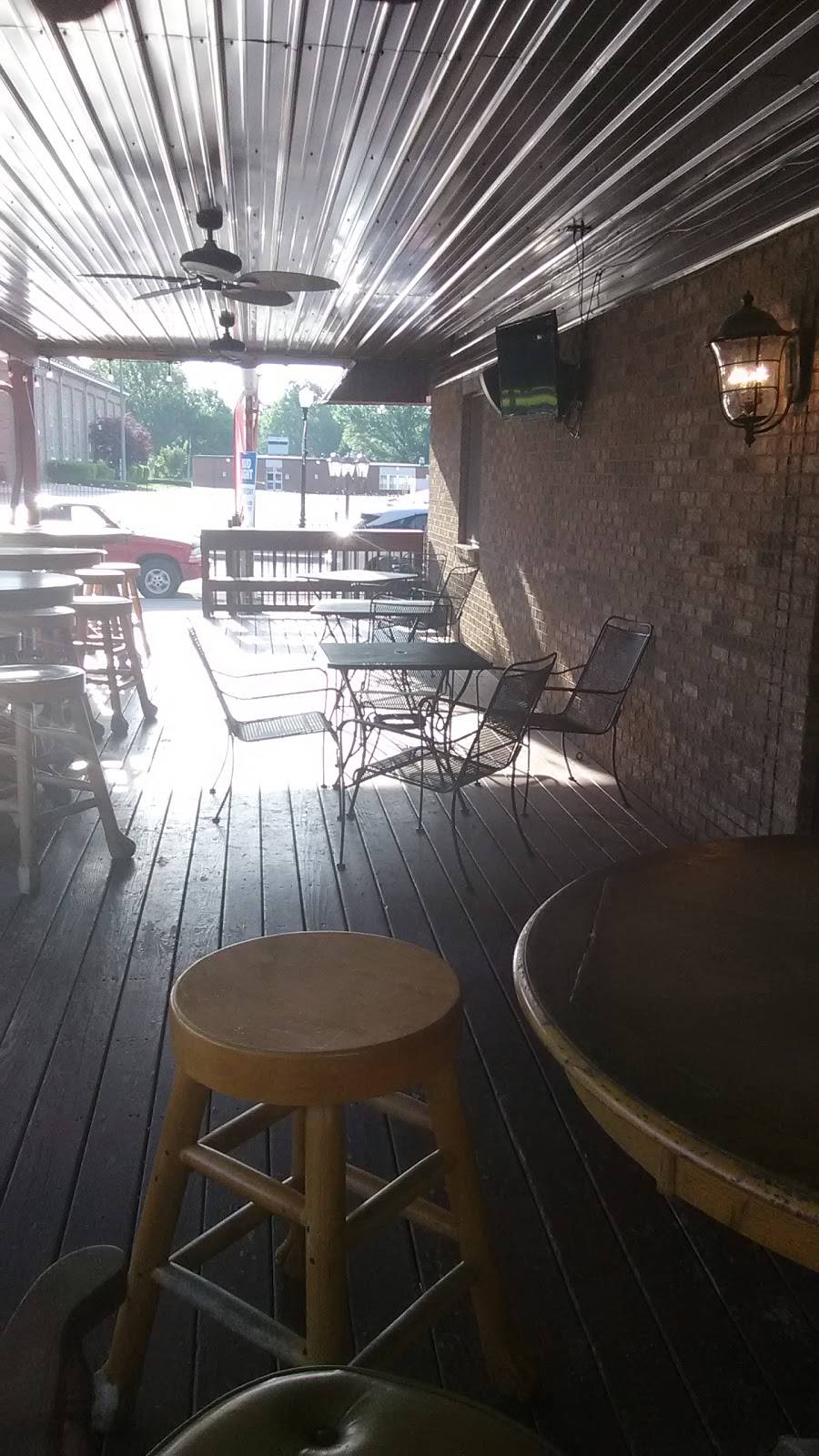 Valbos Restaurant | restaurant | 307 Munster St, Germantown, IL 62245, USA | 6185237226 OR +1 618-523-7226