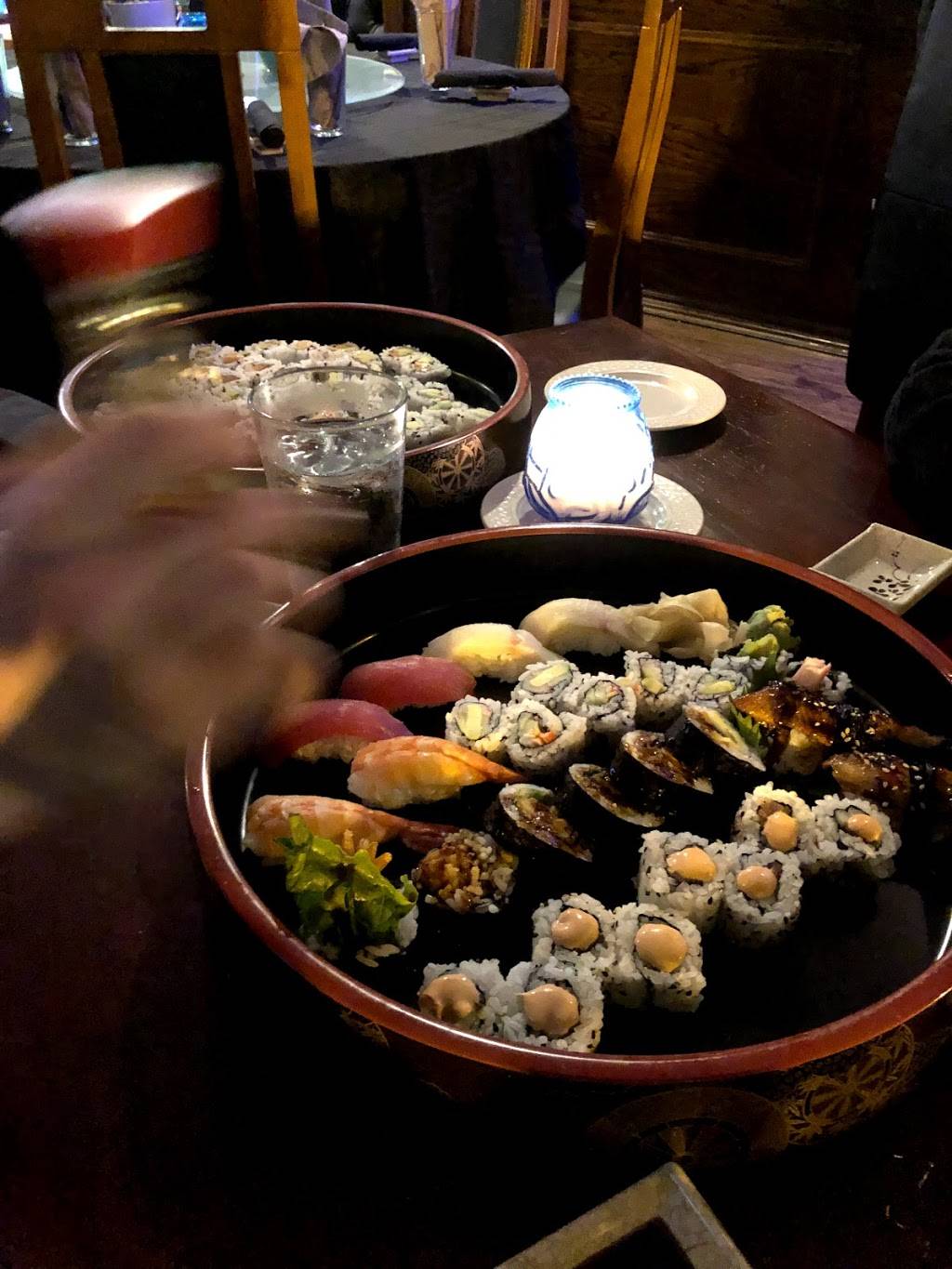 Hashi Sushi Lounge | restaurant | 2835 N Broadway, Chicago, IL 60657, USA | 7739048800 OR +1 773-904-8800