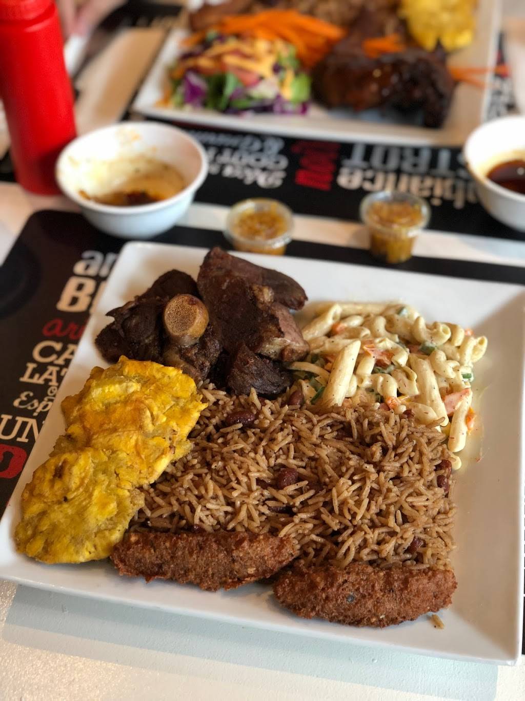 Bistro King Creole | restaurant | 3667 Rue Hochelaga, Montréal, QC H1W 1J2, Canada | 5145217158 OR +1 514-521-7158