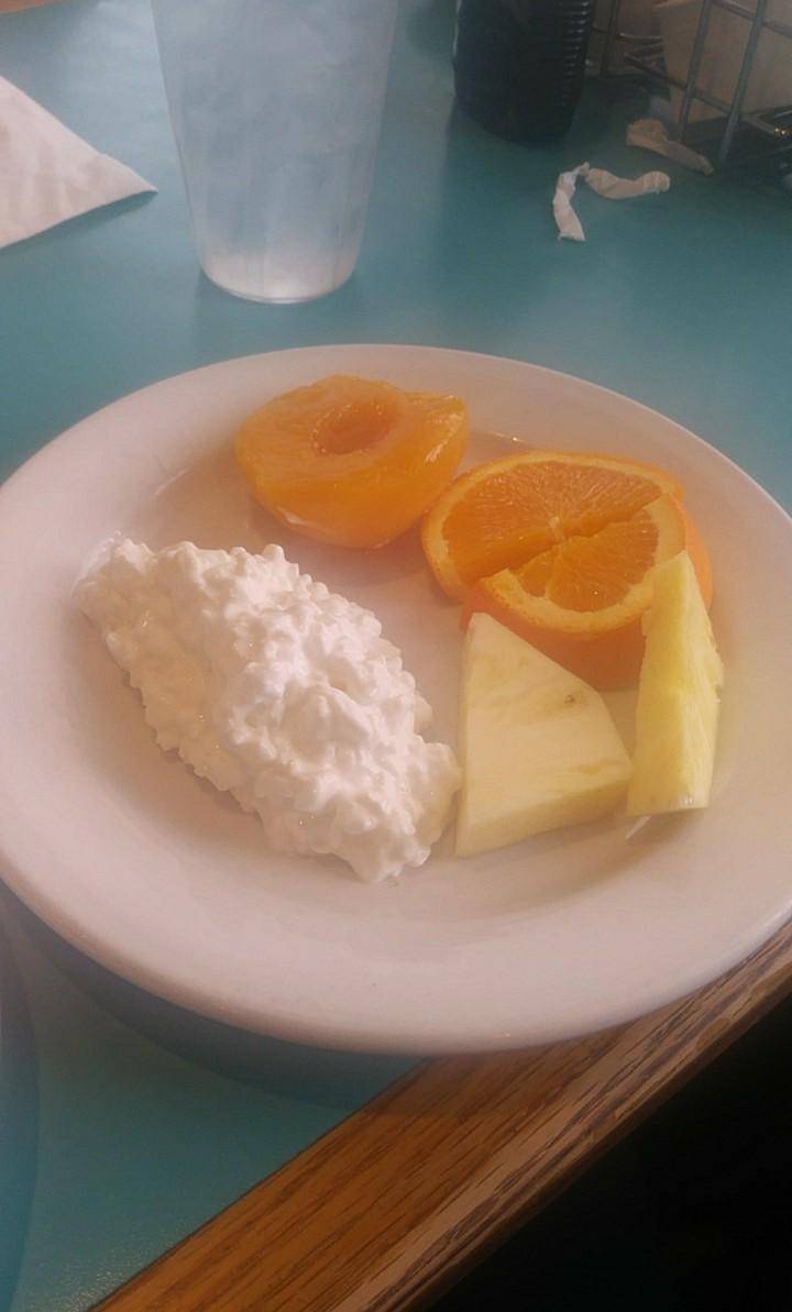 Daphnes Family Restaurant | restaurant | 720 Woodlawn Rd, Lincoln, IL 62656, USA | 2177351699 OR +1 217-735-1699